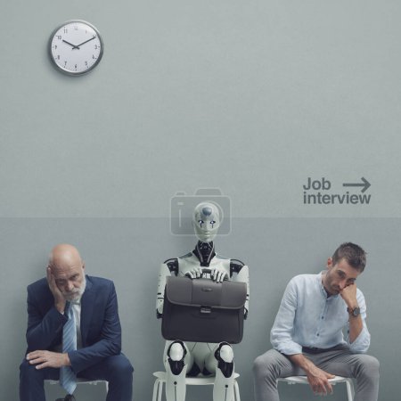 Müde erschöpfte Bewerber und Android-KI-Roboter warten auf das Vorstellungsgespräch