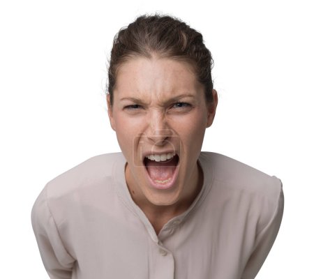 Foto de Mujer enojada agresiva gritándole a la cámara, el estrés y los sentimientos negativos concepto - Imagen libre de derechos