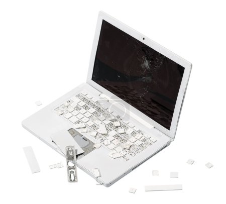 Téléchargez les photos : Ordinateur portable en plastique cassé brisé : concept de frustration, de rage et de surcharge de travail - en image libre de droit