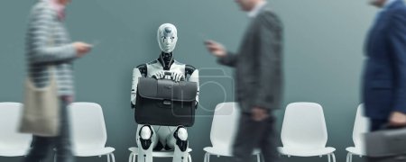 Foto de Gente de negocios y robot humanoide de IA sentado y esperando una entrevista de trabajo: IA vs competencia humana - Imagen libre de derechos