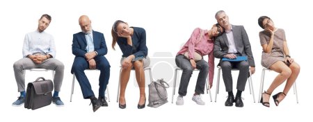 Foto de Diversas personas que se quedan dormidas mientras están sentadas en la sala de espera, conjunto de retratos - Imagen libre de derechos