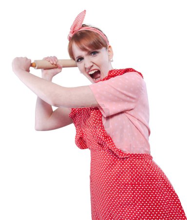 Téléchargez les photos : Agressif style vintage femme au foyer battant quelqu'un avec un rouleau à pâtisserie et criant - en image libre de droit