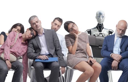 Fatigué demandeurs épuisés et robot IA androïde en attente de l'entrevue d'emploi