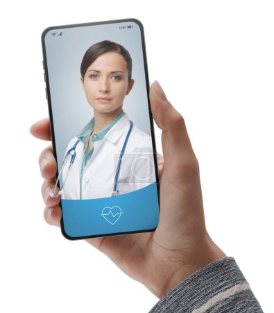 Téléchargez les photos : Service médical en ligne et télémédecine : le médecin donne des conseils sur l'écran du smartphone - en image libre de droit