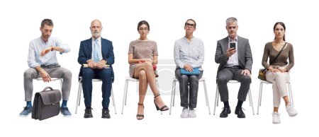 Foto de Diversas personas sentadas en una silla y esperando una entrevista de trabajo o una reunión, conjunto de retratos collage - Imagen libre de derechos