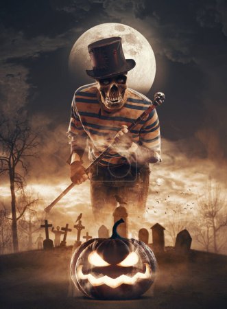 Téléchargez les photos : Horreur Halloween affiche avec personnage squelette effrayant, citrouille et cimetière - en image libre de droit