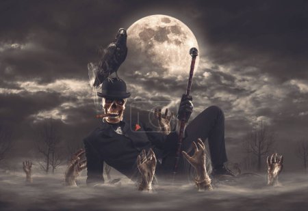 Foto de Scary elegante esqueleto personaje con cuervo en la cabeza y zombies levantándose de sus tumbas, horror y concepto de Halloween - Imagen libre de derechos
