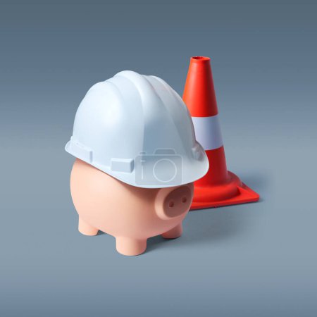 Téléchargez les photos : Tirelire portant un casque de sécurité : budget de construction et concept de planification - en image libre de droit