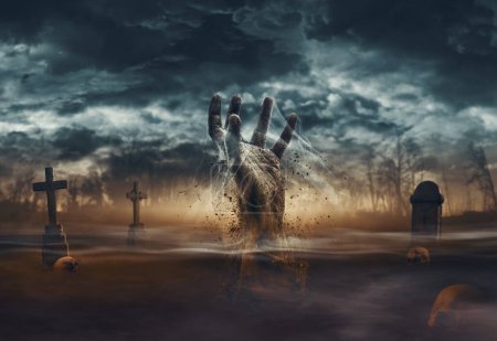 Zombie levantándose de la tumba: mano espeluznante saliendo de la tierra y lápidas viejas