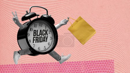 Foto de Anuncio de venta de viernes negro con divertido personaje de reloj despertador vintage sosteniendo una bolsa de compras y corriendo, collage de estilo vintage - Imagen libre de derechos