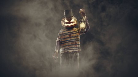 Foto de Espeluznante personaje de Halloween con cabeza de calabaza rodeado de niebla, espacio de copia - Imagen libre de derechos
