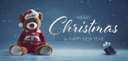 Foto de Lindo oso de peluche de Navidad y nieve cayendo, tarjeta de felicitación de Navidad con deseos - Imagen libre de derechos