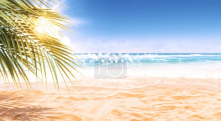 Téléchargez les photos : Belle vue sur la plage exotique avec sable et palmiers, vacances d'été et arrière-plan de voyage - en image libre de droit