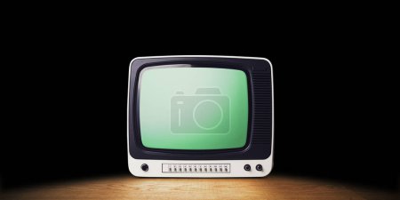 Téléchargez les photos : Vieille télévision rétro dans le noir, concept d'appareils de divertissement et vintage - en image libre de droit