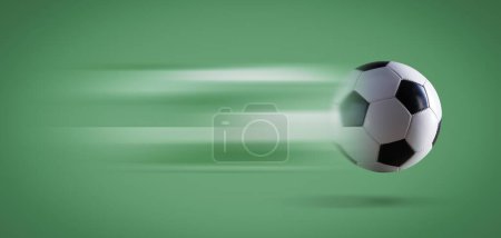 Foto de Pelota de fútbol rápida sobre fondo verde, deportes y concepto de campeonatos - Imagen libre de derechos
