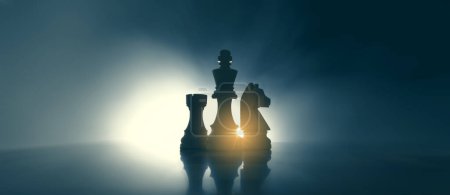 Téléchargez les photos : Pièces d'échecs sur l'échiquier avec fumée : défi et concept de compétition - en image libre de droit