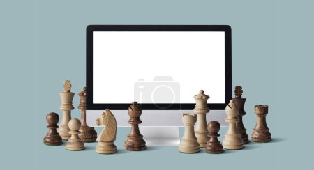 Téléchargez les photos : Moniteur d'ordinateur avec pièces d'échecs Concept de gestion ou de stratégie. Idée de prise de décision - en image libre de droit