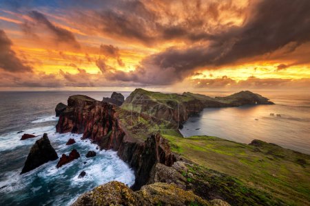 Téléchargez les photos : Paysage de l "île de Madère - Ponta de sao Lourenco - en image libre de droit