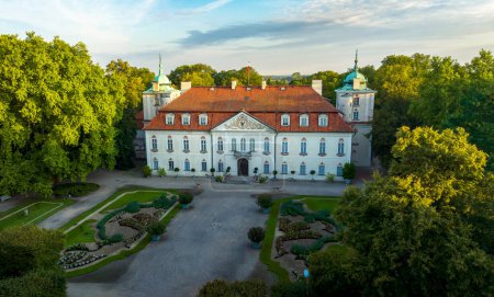 Téléchargez les photos : Palais célèbre à Nieborow - Pologne - en image libre de droit