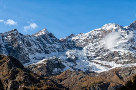 Téléchargez les photos : Haute montagne à la fin de l'automne - en image libre de droit