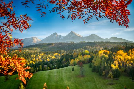 Téléchargez les photos : Beau paysage d'automne dans les montagnes - en image libre de droit