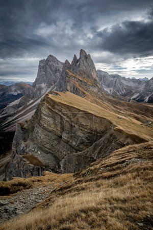Foto de Montaña Seceda en dolomitas italianas durante el otoño - Imagen libre de derechos