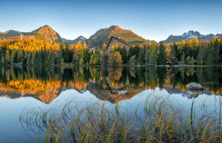 Foto de Lago en las montañas de los Alpes - Imagen libre de derechos