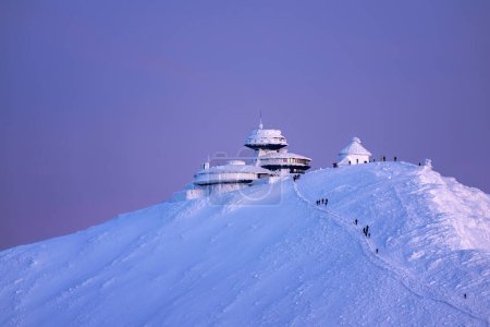 Téléchargez les photos : Observatoire météorologique au sommet de la montagne Sniezka en Pologne Montagnes Karkonosze - en image libre de droit
