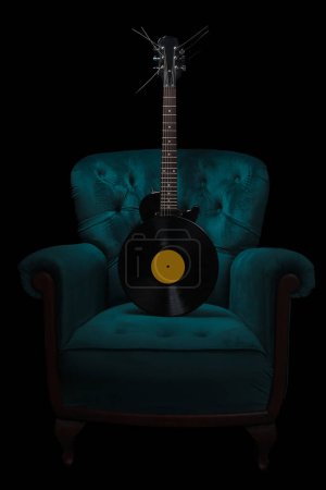 Téléchargez les photos : Electric guitar and armchair vinyl record. Recording studio concept. Black background. - en image libre de droit