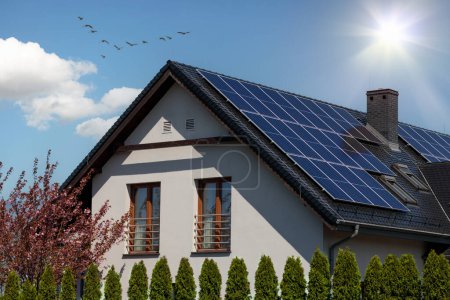 Téléchargez les photos : Panneau solaire sur le toit d'une maison contemporaine - en image libre de droit