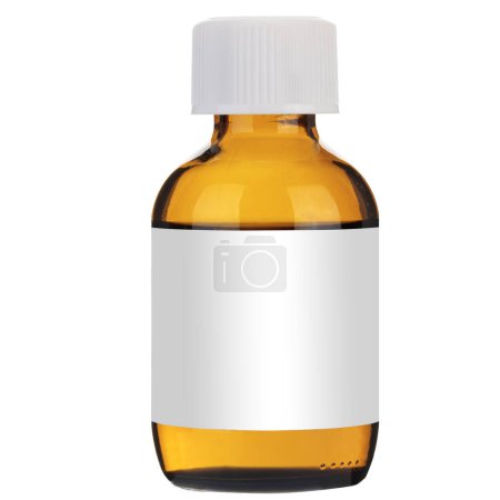 Eine leere Medizinflasche aus Bernsteinglas mit einem weißen, kindersicheren Verschluss, isoliert auf weißem Hintergrund.
