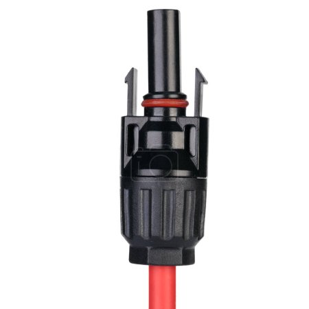 Foto de Conector impermeable en cable rojo aislado. Panel solar MC4 Detalle del conector. Enchufe masculino - Imagen libre de derechos