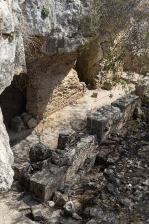 Höhleneingang an der archäologischen Stätte von Paphos