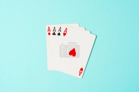 Téléchargez les photos : Combinaison quatre as jeu de cartes populaire poker. - en image libre de droit