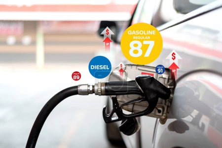 Foto de Navegando por los aumentos de los precios del petróleo, los iconos holográficos en las gasolineras reflejan los cambios económicos - Imagen libre de derechos