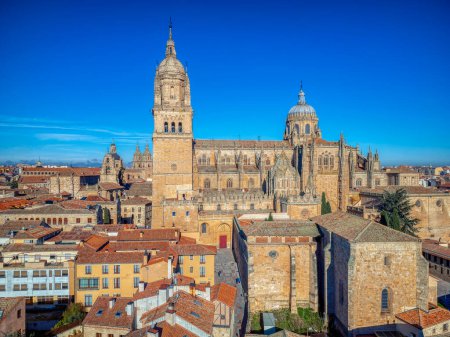 Foto de Vista aérea de la catedral de Salamanca en España. Primer plano. - Imagen libre de derechos