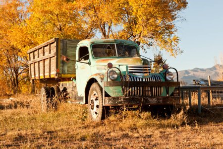 Foto de An old truck in El Prado, Taos County, New Mexico in fall - Imagen libre de derechos
