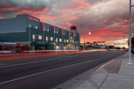 Foto de November 12th, 2020. The corner of Carlisle Blvd and Central Ave in Nob Hill, a popular district in Albuquerque, New Mexico - Imagen libre de derechos