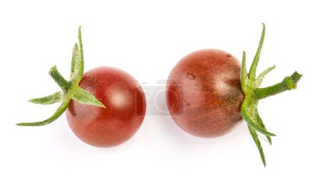 Téléchargez les photos : Tomate fraîche mûre aux cerises avec pédoncule vert isolé sur blanc - en image libre de droit