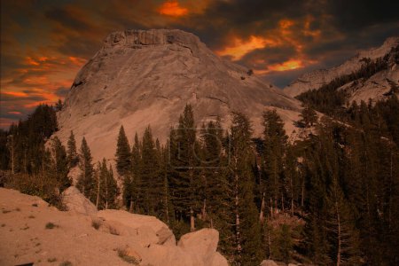 Foto de Southwest usa Yosemite National Park California valley pools mountains and forests. - Imagen libre de derechos
