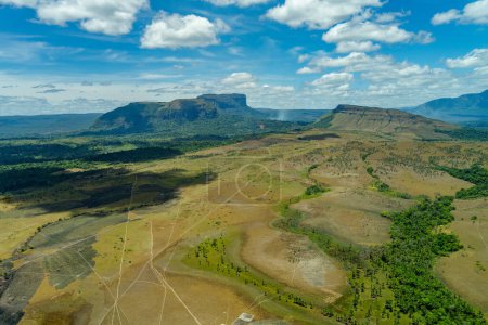 Foto de Vista panorámica de las montañas y cañones del Parque Nacional Canaima en Venezuela - Imagen libre de derechos