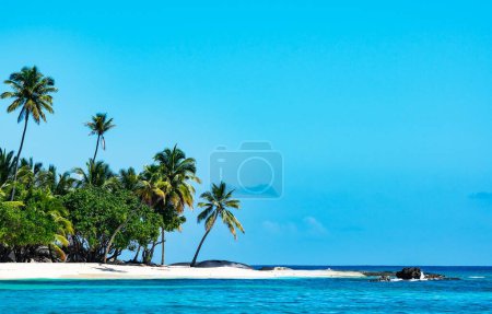 Foto de Tropical Beach against Sky in Sunny Day (en inglés). Catuano, República Dominicana - Imagen libre de derechos