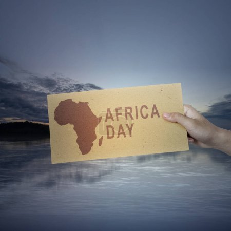 Foto de Texto del día de África y mapas de África con un fondo de color. África concepto de día - Imagen libre de derechos