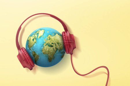 Foto de Auriculares rojos sobre un fondo de color. Concepto del Día Mundial de la Música - Imagen libre de derechos
