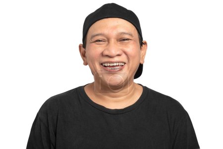 Téléchargez les photos : Portrait d'un homme asiatique avec une expression faciale heureuse isolé sur fond blanc. Concept de visage de mème - en image libre de droit