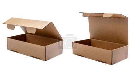 Foto de Conjunto de cajas de cartón aisladas sobre fondo blanco - Imagen libre de derechos