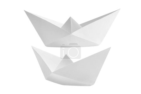 Foto de Set de origami de barco de papel blanco aislado sobre fondo blanco - Imagen libre de derechos