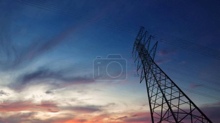 Foto de Torre de línea de alta tensión con fondo de cielo - Imagen libre de derechos