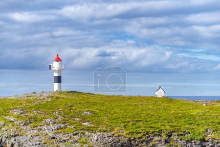 Foto de Faro de Borhella en la costa oeste de Andoya, Islas Lofoten en Noruega - Imagen libre de derechos