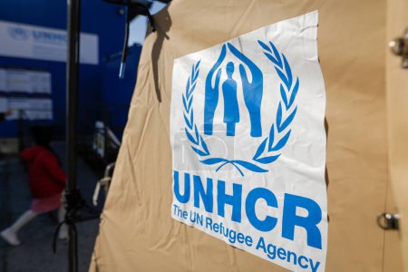 Téléchargez les photos : Bucharest, Romania - February 23, 2023: UNHCR, the UN Refugee Agency logo on a tent in a refugee camp. - en image libre de droit